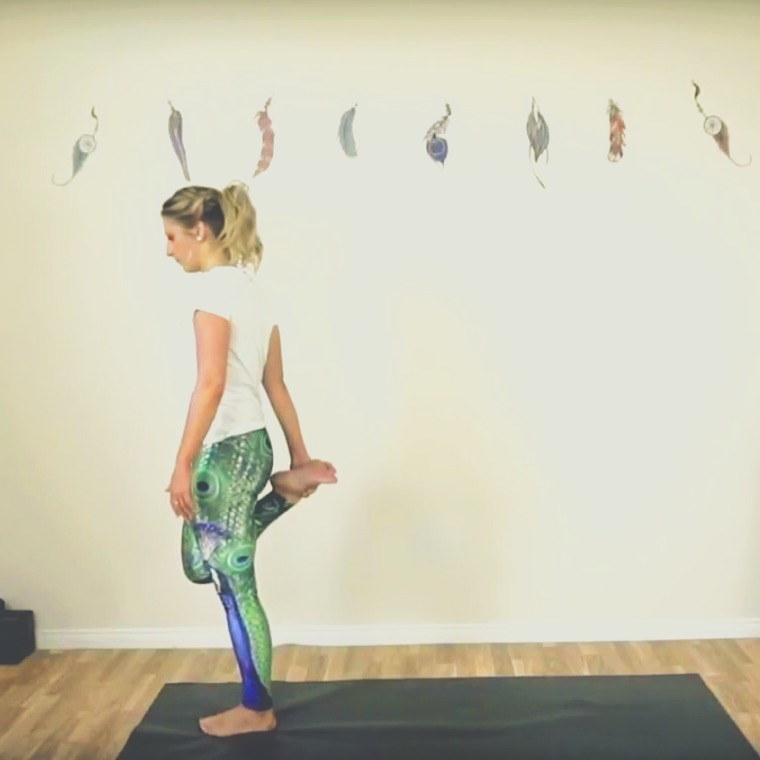 25 minute dancer yoga flow